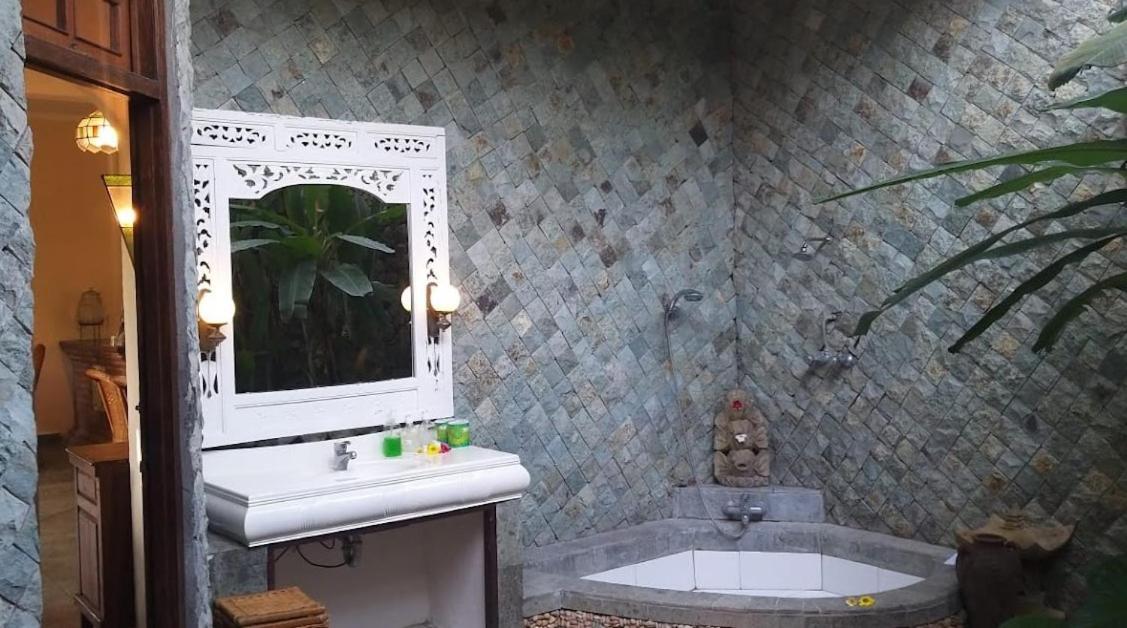Rambutan Hotel Ловина Экстерьер фото