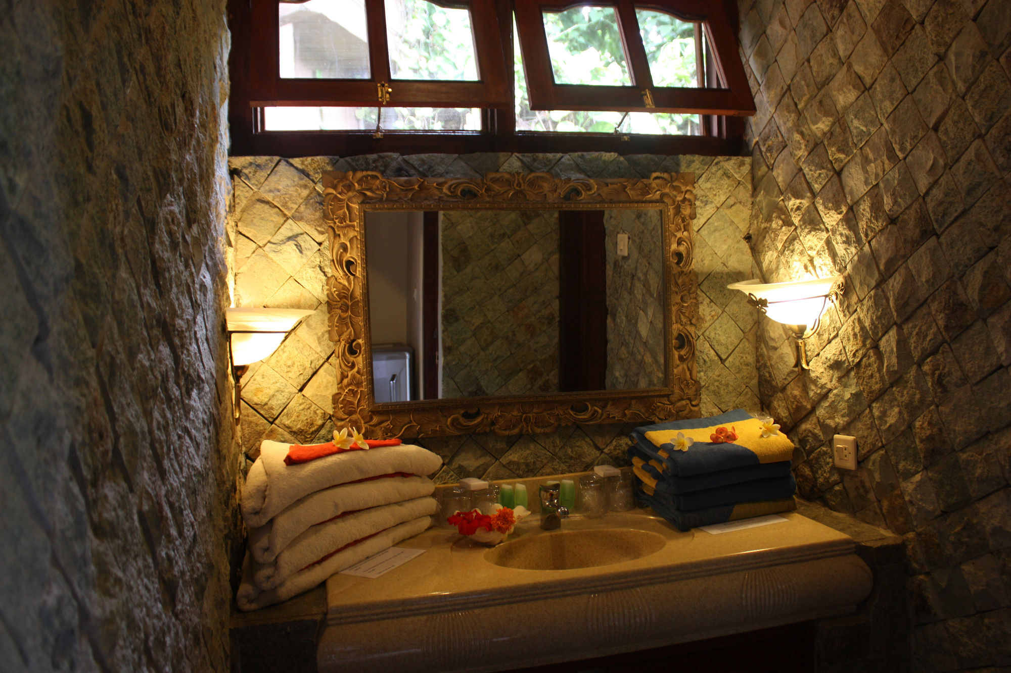 Rambutan Hotel Ловина Экстерьер фото