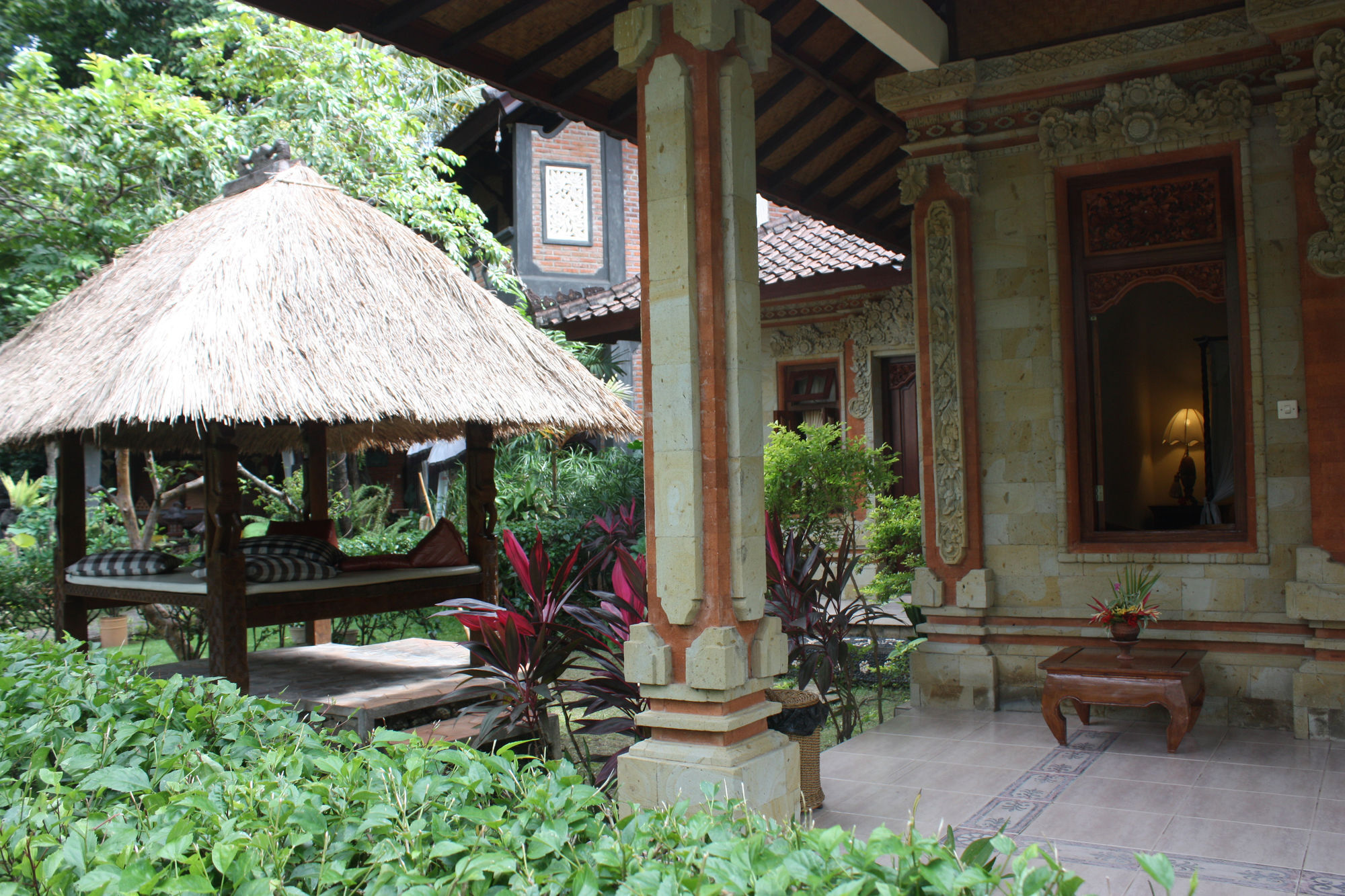 Rambutan Hotel Ловина Экстерьер фото